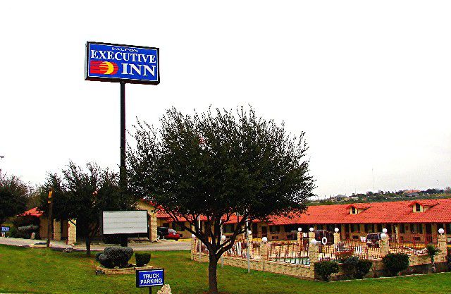 Falcon Executive Inn Zapata Exterior foto