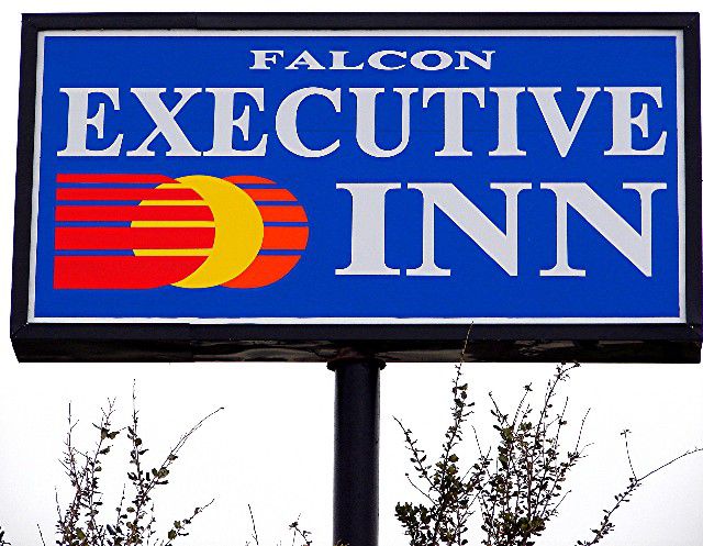 Falcon Executive Inn Zapata Exterior foto